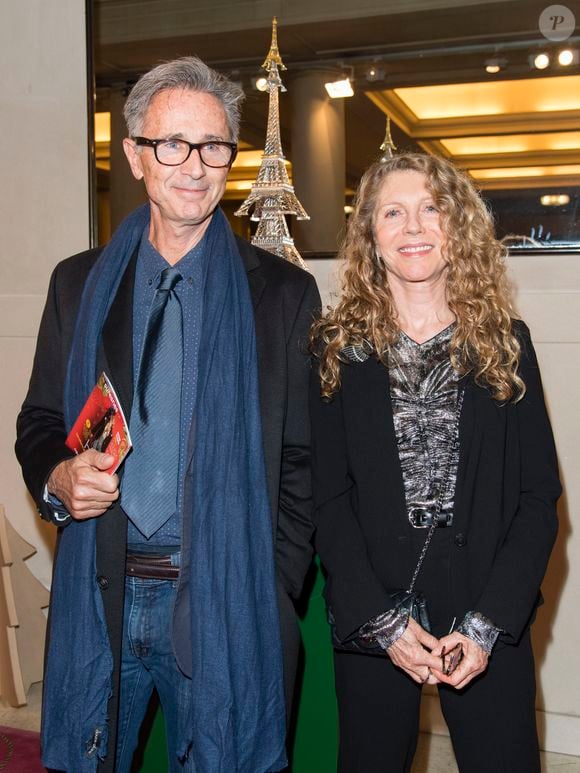 Thierry Lhermitte et sa femme Hélène lors de la 22ème édition des "Sapins de Noël des Créateurs" au théâtre des Champs-Elysées. Paris, le 17 novembre 2017.
© Pierre Perusseau/Bestimage