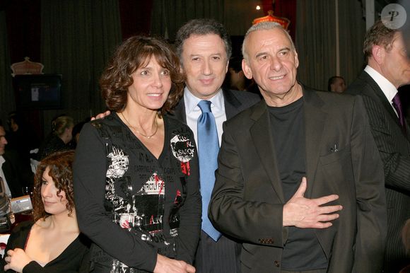 Stephanie Fugain, le présentateur de télévision Michel Drucker et le chanteur Michel Fugain posent pendant 'Le Gala du Ring' au Cirque d'Hiver Bouglione à Paris, France, le 8 février 2005.  Photo par Jean-Jacques Datchary/ABACA.