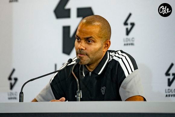 "Ça, c'est des trucs qui te marquent. Ça fait des cicatrices", a expliqué l'ancien basketteur.

Tony Parker en conférence de presse à la Tony Parker Academy à Lyon le 04 septembre 2026. © Sandrine Thesillat / PsNewZ / Bestimage