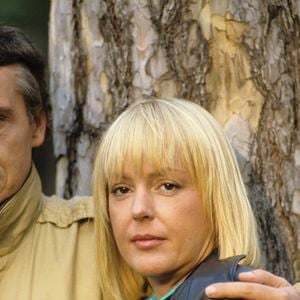 Il y profite d'une retraite paisible, loin de l'agitation parisienne.

Archives - En France, à Paris, Michel Sardou avec sa femme Babette en septembre 1989.