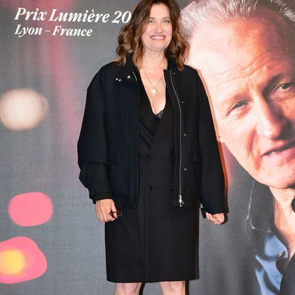 Emmanuelle Devos lors de la remise de prix du Festival Lumiere 2025 de Lyon, France, le vendredi 17 octobre 2025. © Romain Doucelin/Bestimage.