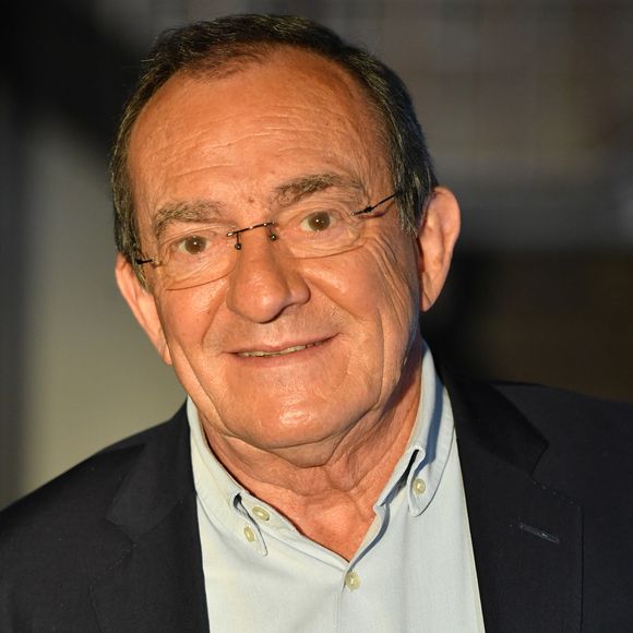 Jean-Pierre Pernaut - Jean-Pierre Pernaut et sa femme Nathalie Marquay lors de l'enregistrement de l'émission "Animaux Stars" le 23 novembre 2021, qui sera diffusée le 5 février 2022 sur la chaine Animaux. L'ancien présentateur du journal de 13h vient de révéler d'être atteint d'un cancer du poumon © Veeren/Bestimage