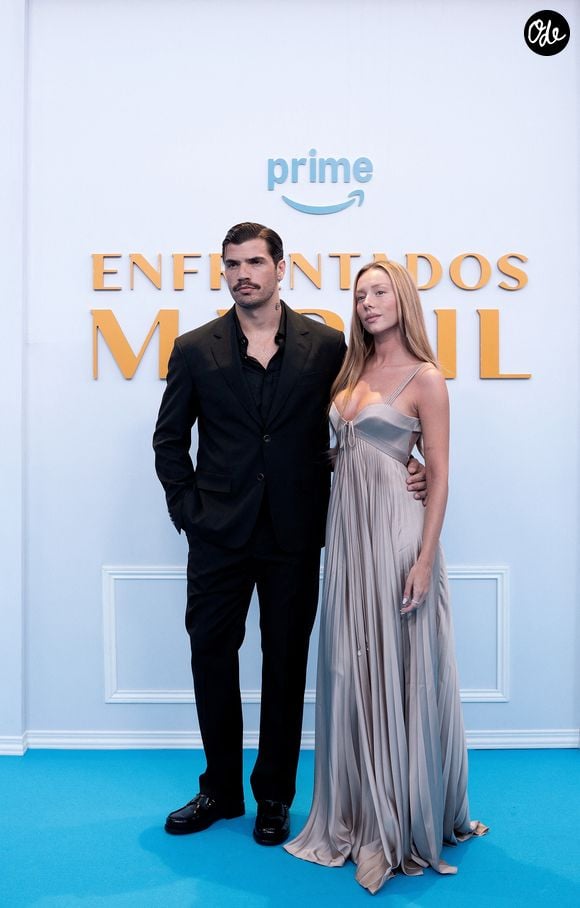 Échange de bons procédés, son partenaire et coach de boxe l'aide en retour pour ses scènes d'action au cinéma.

Ester Exposito, Hugo Diego García à l'avant-première d'"Enfrentados: Marfil" sur Amazon Prime Video. Le 9 septembre 2026.

© Bestimage