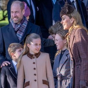 Kate Middleton et la princesse Charlotte ont partagé la scène pour un duo au piano, révélant une complicité tendre et naturelle.

Le prince William, prince de Galles, et Catherine (Kate) Middleton, princesse de Galles, Le prince Louis de Galles, La princesse Charlotte de Galles, Mia Tindall, Le prince George de Galles - Le roi d'Angleterre et la reine consort d'Angleterre, accompagnés de membres de la famille royale, assistent à l'office de Noël à l'église Sainte-Marie-Madeleine de Sandringham, le 25 décembre 2025.