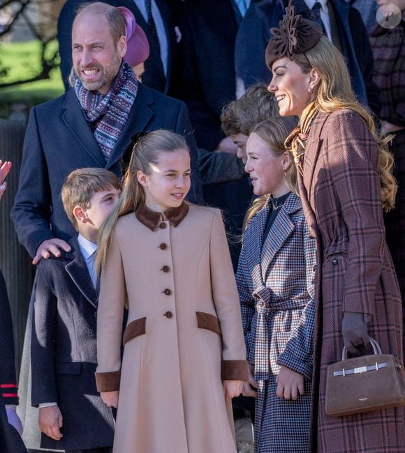 Kate Middleton et la princesse Charlotte ont partagé la scène pour un duo au piano, révélant une complicité tendre et naturelle.

Le prince William, prince de Galles, et Catherine (Kate) Middleton, princesse de Galles, Le prince Louis de Galles, La princesse Charlotte de Galles, Mia Tindall, Le prince George de Galles - Le roi d'Angleterre et la reine consort d'Angleterre, accompagnés de membres de la famille royale, assistent à l'office de Noël à l'église Sainte-Marie-Madeleine de Sandringham, le 25 décembre 2025.