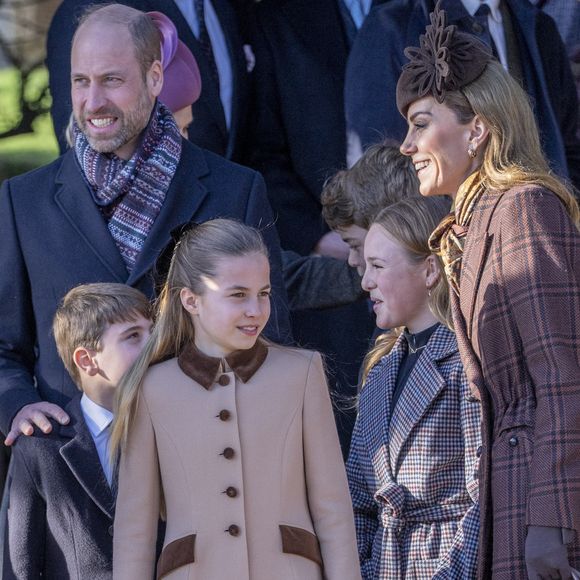 Kate Middleton et la princesse Charlotte ont partagé la scène pour un duo au piano, révélant une complicité tendre et naturelle.

Le prince William, prince de Galles, et Catherine (Kate) Middleton, princesse de Galles, Le prince Louis de Galles, La princesse Charlotte de Galles, Mia Tindall, Le prince George de Galles - Le roi d'Angleterre et la reine consort d'Angleterre, accompagnés de membres de la famille royale, assistent à l'office de Noël à l'église Sainte-Marie-Madeleine de Sandringham, le 25 décembre 2025.
