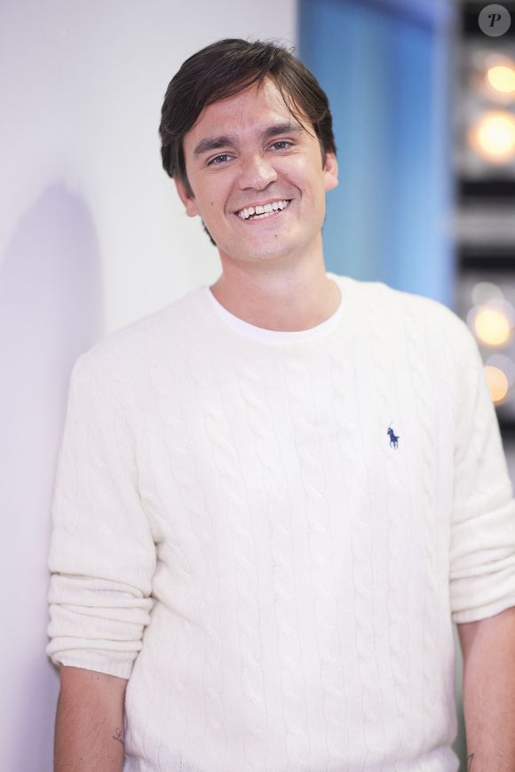 Exclusif - Alain-Fabien Delon en backstage de de l'émission "C à Vous" à Paris, France, le 18 octobre 2024. © Cyril Moreau/Bestimage