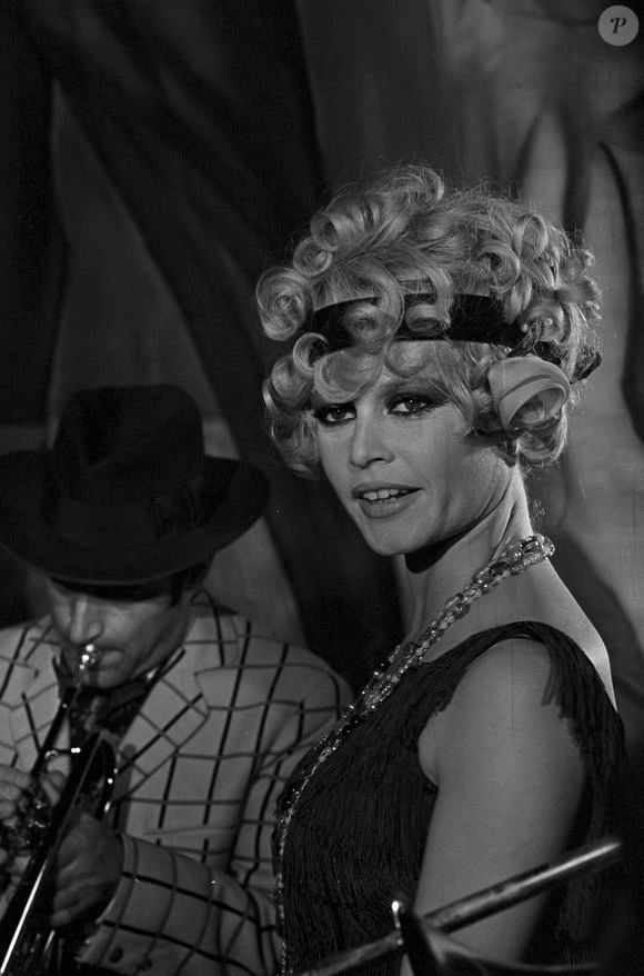 Archives - En France, à Paris, Brigitte BARDOT sur le plateau de l'émission "Show Bardot". Le 15 novembre 1967 © Bernard Leguay via Bestimage