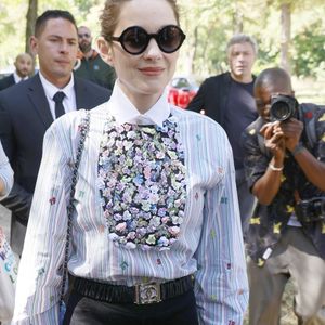 Marion Cotillard à la sortie des défilés 1 & 2 de mode Haute-Couture automne-hiver 2022-2023 "Chanel" à Paris, France, le 5 juillet 2022. © Veeren-Clovis/Bestimage