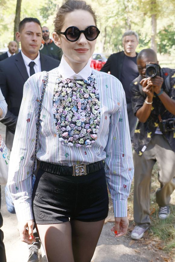 Marion Cotillard à la sortie des défilés 1 & 2 de mode Haute-Couture automne-hiver 2022-2023 "Chanel" à Paris, France, le 5 juillet 2022. © Veeren-Clovis/Bestimage