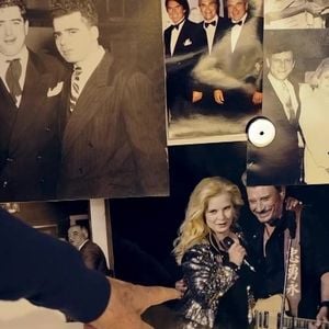 Voici à quoi ressemble la villa blanche de Sylvie Vartan à Los Angeles.