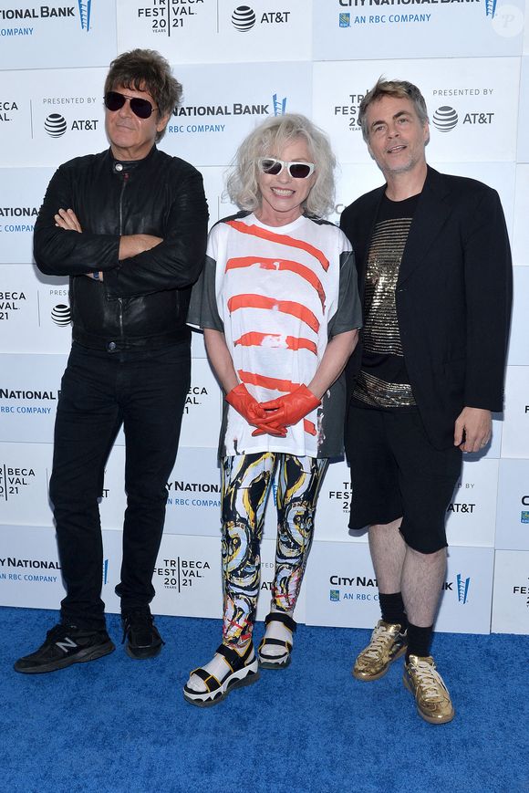 Clem Burke, Debbie Harry et le réalisateur Rob Roth assistent à la Blondie : Vivir En La Habana  ; première à The Battery lors du 2021 Tribeca Festival à New York, NY, le 16 juin 2021. Photo by Anthony Behar/SPUS/ABACAPRESS.COM