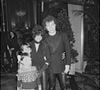 Il a trois frères et soeurs.
Bernard Lavilliers, son fils Guillaume et sa femme Evelyne en 1982 à Paris. ©Bestimage