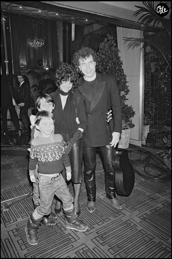 Il a trois frères et soeurs.
Bernard Lavilliers, son fils Guillaume et sa femme Evelyne en 1982 à Paris. ©Bestimage