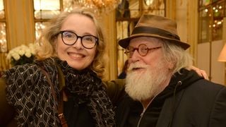 "Tous les jours à 7h à part le dimanche" : une célèbre comédienne dénonce les conditions de vie de son père dans son appartement