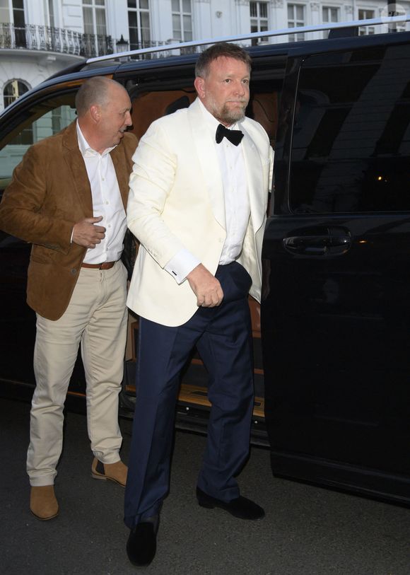 Guy Ritchie arrive au 50ème anniversaire de David Beckham organisé au restaurant Core, à Londres le 3 mai 2025. © GOFF INF / BESTIMAGE