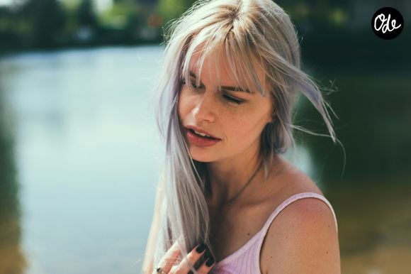 Au contraire, selon la coiffeuse Karen Guerreiro, ils demandent une attention particulière pour conserver leur éclat, leur douceur et leur texture.

Dogukan Sahin /Unsplash