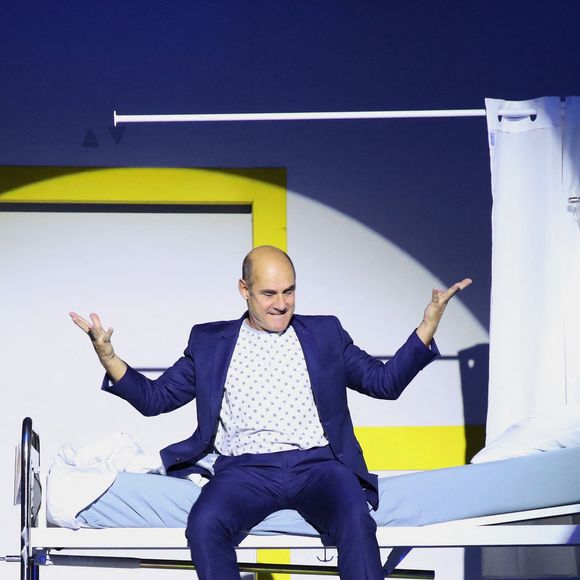 "J'étais fasciné par les substances comme ça (dites psychotropes, elles perturbent le fonctionnement du système nerveux central, NDLR). Donc j'ai goûté un peu à tout à une époque."

Exclusif - Bernard Campan sur scène lors de la Générale de la Pièce "Check Up" au Théâtre Antoine à Paris, France, le 2 Octobre 2024. 
© Bertrand Rindoff / Bestimage