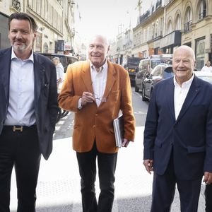 Gratuit et ouvert à tous, il attire collectionneurs, spécialistes et simples curieux, avec plus de 30 000 visiteurs recensés en 2024. 

Exclusif - Yves-Bernard Debie, directeur général du Parcours des mondes , Marc Ladreit de Lacharrière , Stéphane Martin, ancien président du musée du quai Branly – Jacques Chirac et mathilde Thouery - Marc Ladreit de Lacharrière lors de la présentation de la nouvelle édition du salon "Parcours Des Mondes".
"Parcours Des Mondes" est le plus important salon international consacré aux arts d'Afrique, d'Océanie, des Amériques, d'Asie et à l'Archéologie tant par le nombre, la qualité ou la diversité de ses participants.
Il rassemble chaque année au début du mois de septembre une cinquantaine de galeries spécialisées dans les arts d’Afrique, d’Asie, d’Océanie, des Amériques et en archéologie, à Saint-Germain-des-Prés, au cœur de Paris. Paris, le 9 septembre 2025.
© Jack Tribeca/Bestimage