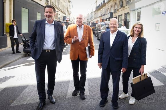 Gratuit et ouvert à tous, il attire collectionneurs, spécialistes et simples curieux, avec plus de 30 000 visiteurs recensés en 2024. 

Exclusif - Yves-Bernard Debie, directeur général du Parcours des mondes , Marc Ladreit de Lacharrière , Stéphane Martin, ancien président du musée du quai Branly – Jacques Chirac et mathilde Thouery - Marc Ladreit de Lacharrière lors de la présentation de la nouvelle édition du salon "Parcours Des Mondes".
"Parcours Des Mondes" est le plus important salon international consacré aux arts d'Afrique, d'Océanie, des Amériques, d'Asie et à l'Archéologie tant par le nombre, la qualité ou la diversité de ses participants.
Il rassemble chaque année au début du mois de septembre une cinquantaine de galeries spécialisées dans les arts d’Afrique, d’Asie, d’Océanie, des Amériques et en archéologie, à Saint-Germain-des-Prés, au cœur de Paris. Paris, le 9 septembre 2025.
© Jack Tribeca/Bestimage