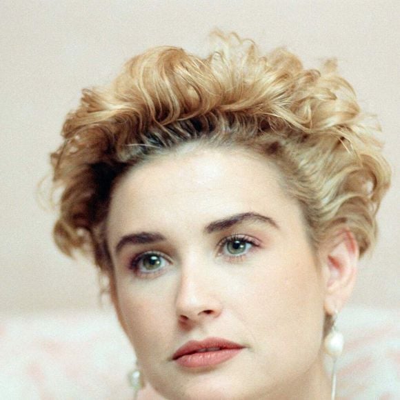 Festival du film américain de Deauville, Deauville, France, mardi 4 septembre 1990.
Notre photo montre ... Demi Moore, actrice américaine, elle est en France pour promouvoir son nouveau film, Ghost, dans lequel elle joue le personnage de Molly Jensen. Photo by Alamy/ABACAPRESS.COM