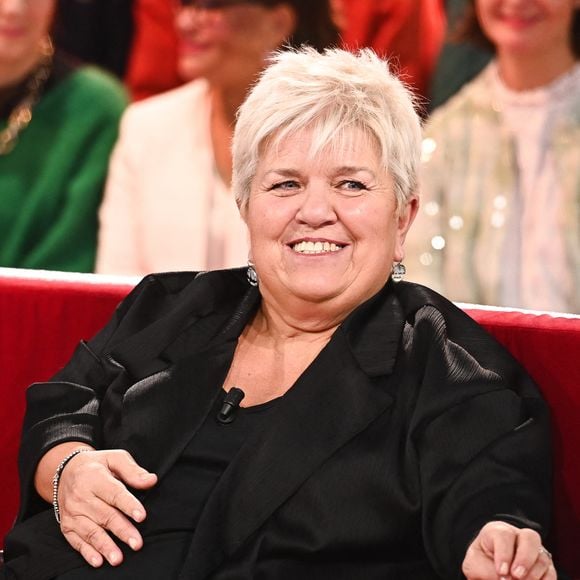 Pour mettre fin à cette polémique, elle a déclaré : ". On paye toutes nos consommations, on paye le repas à l'hôtel'".

Exclusif - Mimie Mathy à l'enregistrement de l'émission "Vivement dimanche", le 9 février.

Photo : Guillaume Gaffiot / Bestimage