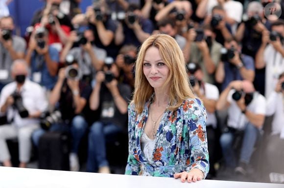 Vanessa Paradis au photocall du film Cette musique ne joue pour personne (Cannes première) lors du 74ème festival international du film de Cannes le 10 juillet 2021

© Borde / Jacovides / Moreau / Bestimage