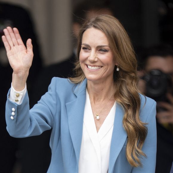 Son Altesse Royale, Catherine, Princesse de Galles (Catherine (Kate) Middleton, princesse de Galles), visite de 2 jours en Italie. À son arrivée à la mairie de Reggio Emilia, elle est accueillie par le maire de la ville, Marco Massari, le 13 mai 2026. © GoffPhotos/Bestimage
