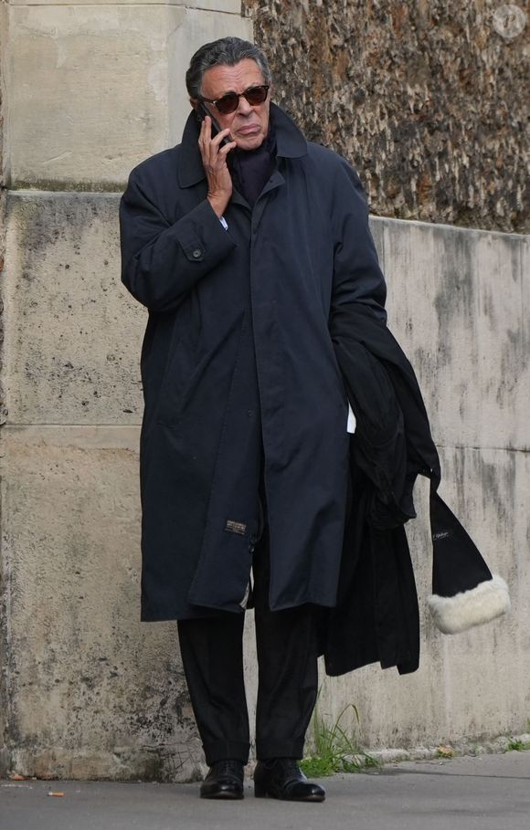 L'avocat Jean-Michel Darrois arrive au Centre Pénitentiaire de Paris La Santé après que le parquet a demandé la libération sous contrôle judiciaire de Nicolas Sarkozy, qui est en prison depuis 20 jours suite à sa condamnation dans l'affaire du financement libyen de sa campagne présidentielle de 2007, Paris le 10 novembre 2025. © Anne-Sophie Guebey/Bestimage