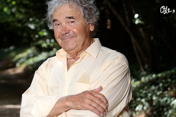 Pierre Perret lors de la 20e édition de la séance de dédicaces « Forêt des Livres » à Chanceaux-près-Loches, près de Tours, en France, le 30 août 2015. Photo : VIM/ABACAPRESS.COM