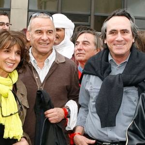 Marie Fugain Stephanie Fugain, Michel Fugain, Allain Bougrain Dubourg, Philippe Lavil, et Sherley (Sherley et Dino) assistent à la marche de l'association Laurette Fugain organisée contre la Leucémie à Paris le 21 mai 2006. Photo par Edouard Bernaux/ABACAPRESS.COM