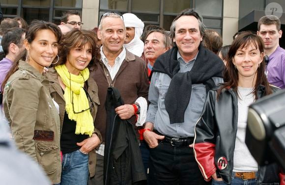 Marie Fugain Stephanie Fugain, Michel Fugain, Allain Bougrain Dubourg, Philippe Lavil, et Sherley (Sherley et Dino) assistent à la marche de l'association Laurette Fugain organisée contre la Leucémie à Paris le 21 mai 2006. Photo par Edouard Bernaux/ABACAPRESS.COM