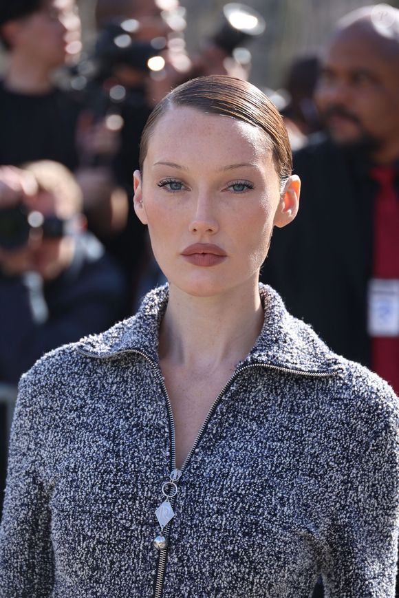 Meredith Duxbury aux arrivées au défilé Rabanne Mode Collection Prêt-à-Porter Automne/Hiver 2025-2026 lors de la Fashion Week de Paris (PFW) au siège de l'Unesco, à Paris, France, le 6 mars 2025. © Denis Guignebourg/Bestimage