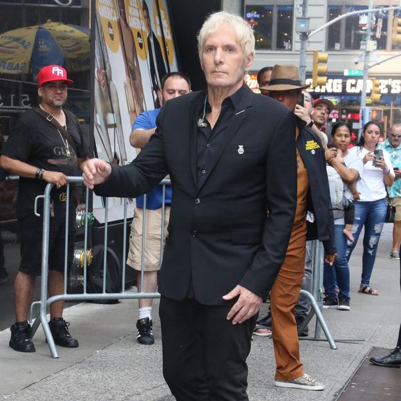 La star de la chanson des années 1980 a dû annuler sa tournée dans la foulée.

New York – Le chanteur Michael Bolton sort le grand jeu en apparaissant impeccable lors de son passage captivant dans l’émission Good Morning America, en plein cœur de New York. 17/07/2023


Photo : Backgrid USA / Bestimage