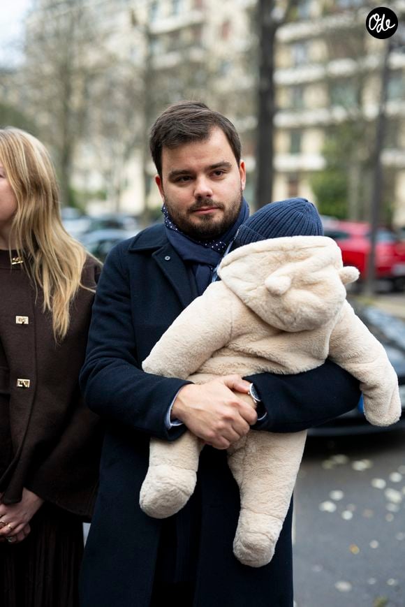 Il a également connu une grande première en prenant l’avion pour la première fois.

Gauthier Le Bret et son fils, Marcel (cinq mois) dans ses bras - Mariage civil de Georges Fenech et Amélie Leperre-Dimeglio à la mairie du 16ème arrondissement de Paris le 31 janvier 2026. © Pierre Perusseau / Bestimage