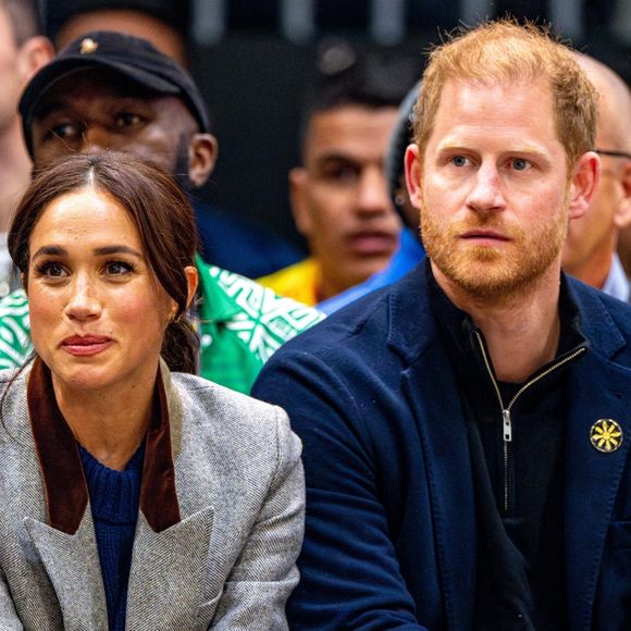 Mais ce qu'elle n'avait pas prévu, c'est que l'ombre d'une ex de Harry place sur son beau projet
Le prince Harry, duc de Sussex et Meghan Markle, duchesse de Sussex, assistent à un match de basketball en fauteuil lors des "Invictus Games Vancouver Whistler 2025" à Vancouver, le 9 février 2025. Backgrid USA / Bestimage