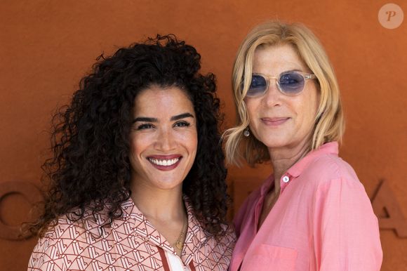 Sabrina Ouazani et Michèle Laroque au village lors des Internationaux de France de Tennis de Roland Garros 2025. Paris, le 30 mai 2025. 
© Moreau / Jacovides / Bestimage