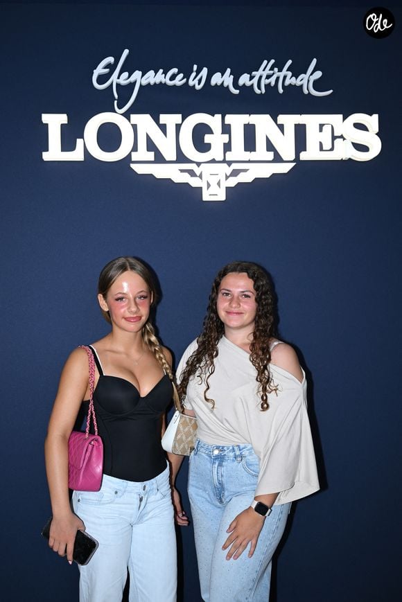 Guilia Sarkozy et une amie dans l'espace VIP, le Pavillon Eiffel, lors de la 12ème édition Longines Paris Eiffel Jumping au pied de la Tour Eiffel sur le Champ-de-Mars à Paris, France, le 19 juin 2026. 

© Perusseau-Veeren/Bestimage