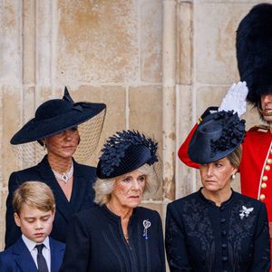 Camilla Parker Bowles, reine consort d'Angleterre, Le prince George de Galles,, La princesse Charlotte de Galles, la comtesse Sophie de Wessex, Catherine (Kate) Middleton, princesse de Galles - Funérailles d'Etat de la reine Elizabeth II d'Angleterre, à Londres, Royaume Uni, le 19 septembnre 2022. (Dana Press / Bestimage).