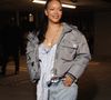 Rihanna aussi a créé des rouges à lèvres longue tenue avec sa marque Fenty.

EXCLUSIVE Beverly Hills, CA Rihanna a été aperçue à Los Angeles, alors qu'elle se rendait à un rendez-vous, après les célébrations de son anniversaire. Elle a été aperçue sortant de son SUV vêtue d'une veste bombardier grise, tout en exhibant son soutien-gorge à fleurs Savage x Fenty et son caleçon rayé. Elle a complété son look avec une paire de jeans larges.



Sur la photo : Rihanna