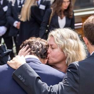 Alessandro Belmondo, Giacomo Belmondo, Luana Belmondo et Victor Belmondo - Sorties - Obsèques de Jean-Paul Belmondo en l'église Saint-Germain-des-Prés, à Paris le 10 septembre 2021. © Cyril Moreau / Bestimage