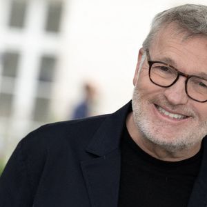 Laurent Ruquier assiste au photocall Les Grosses tetes lors du 17e Festival du film francophone d'Angoulême le 29 août 2024 à Angoulême, France. Photo par David NIVIERE/ABACAPRESS.COM