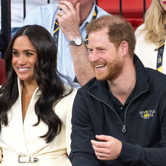 Le prince Harry et Meghan Markle assistent à la finale d'athlétisme, au deuxième jour des Invictus Games 2020 à La Haye, le 17 avril 2022. (Backgrid UK/ Bestimage).