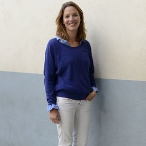 L' actrice de la série "Plus Belle la Vie" Elodie Varlet avant la lecture de la dictée ELA à l'école élémentaire de Saint Gabriel à Marseille, le 10 octobre 2016, pour le lancement officiel de la campagne nationale "Mets tes baskets et bats la maladie à l’école". 

© Eric Etten/Bestimage
