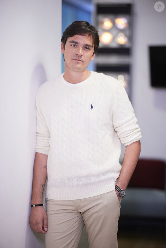 Exclusif - Alain-Fabien Delon en backstage de de l'émission "C à Vous" à Paris, France, le 18 octobre 2024. © Cyril Moreau/Bestimage