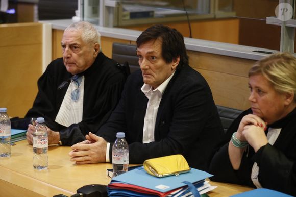Pierre Palmade au tribunal de Melun avec ses avocats pour son procès pour blessures involontaires à la suite d'un accident de la route en février 2023 dans lequel sa voiture a percuté un autre véhicule à Melun. Le 20 novembre 2024. © Christophe Clovis / Bestimage