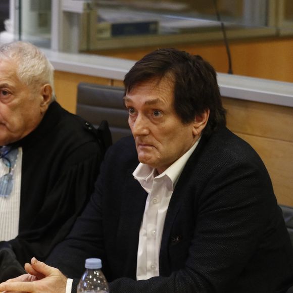 Pierre Palmade au tribunal de Melun avec ses avocats pour son procès pour blessures involontaires à la suite d'un accident de la route en février 2023 dans lequel sa voiture a percuté un autre véhicule à Melun. Le 20 novembre 2024. © Christophe Clovis / Bestimage