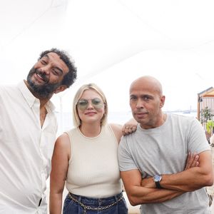 Louane Emera,  Eric Judor, Ramzy Bedia lors de la remise du prix TikTok Short Film à la Plage des Palmes en marge du 76ème Festival International du Film de Cannes,France, le 23 mai 2023. © Jack Tribeca/Bestimage