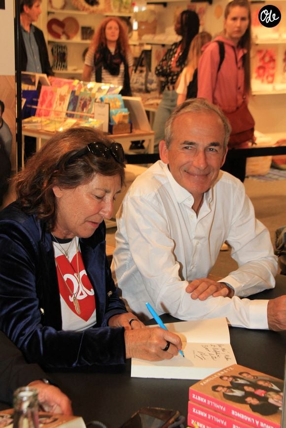 Sandrine Kretz, Olivier Kretz - La famille Kretz (série L'Agence sur TMC et Netflix) dédicace son livre "Bienvenue à l'Agence" au BHV Marais à Paris le 14 mai 2024. © Philippe Baldini/Bestimage