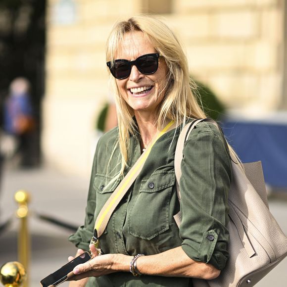 Exclusif - Estelle Lefébure à la sortie de l'hôtel Crillon à Paris, lors de la fashion week. Le 28 septembre 2023 ©T.Da Silva - Pierre Perusseau / Bestimage